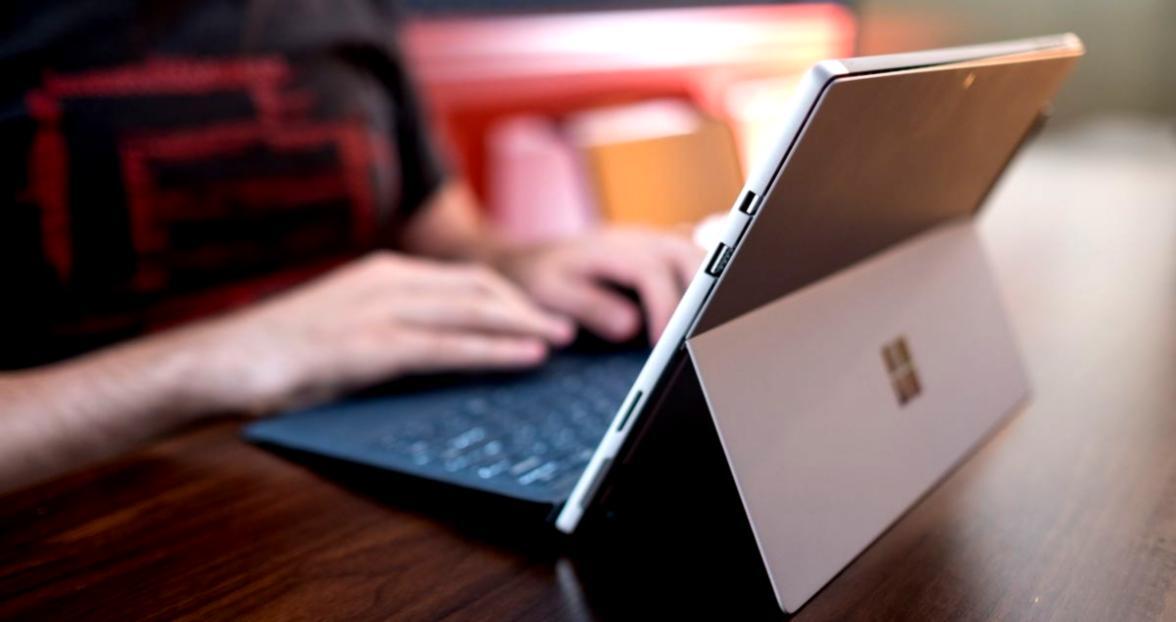 Рабочее пространство с финансовыми документами и планами накоплений